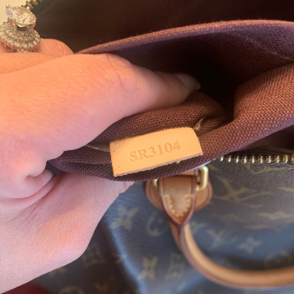 Louis Vuitton Turenne MM - Picture 10 of 11
